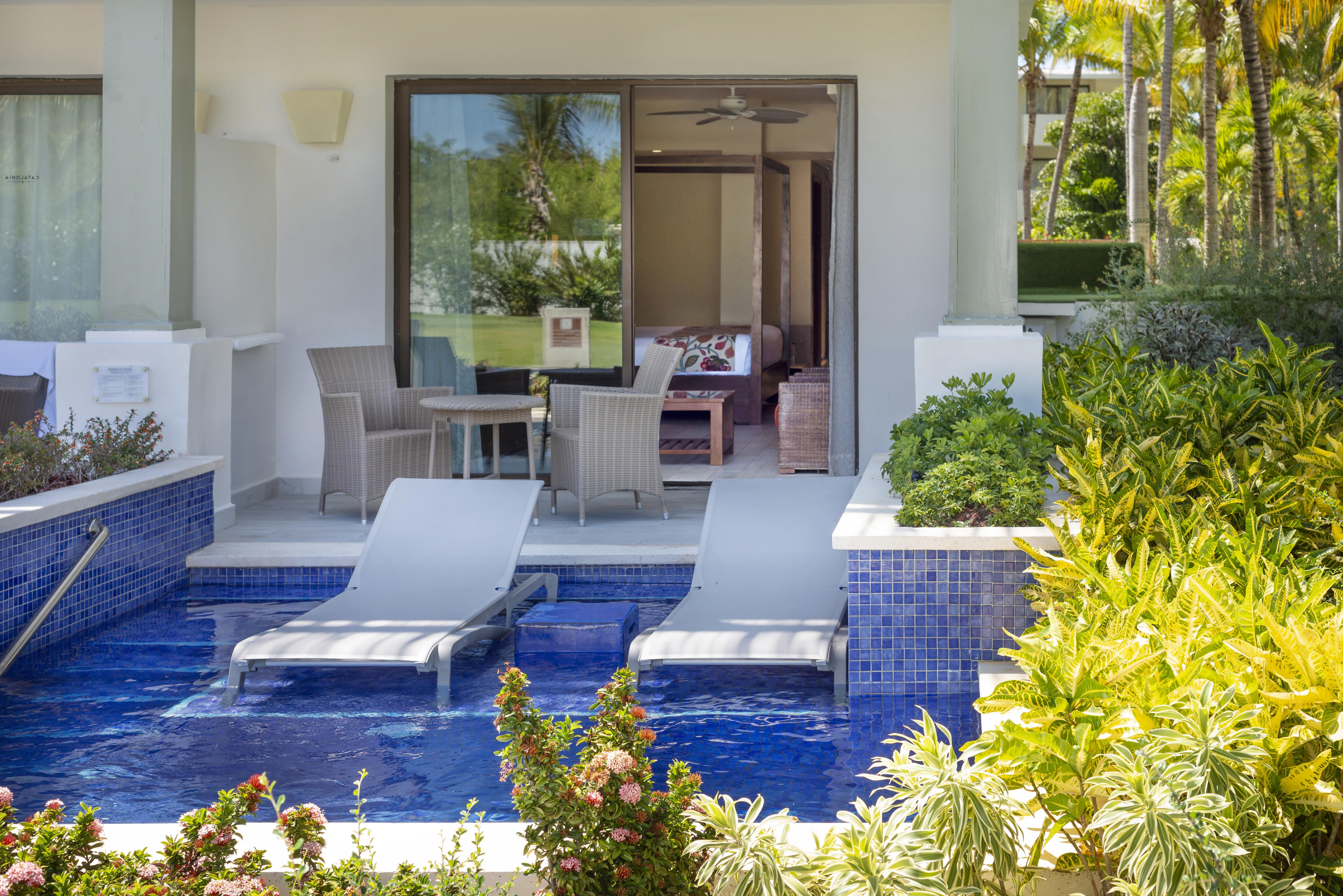 Catalonia Royal Bavaro (Adults Only) Hotel Punta Cana Exterior photo A swim-out room at Hard Rock Hotel & Casino Punta Cana