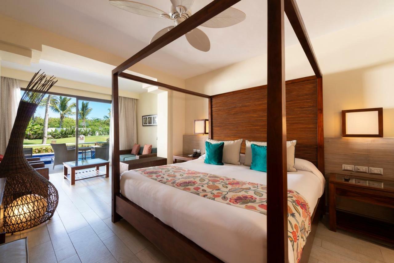 Catalonia Royal Bavaro (Adults Only) Hotel Punta Cana Exterior photo Junior Suite swim-out