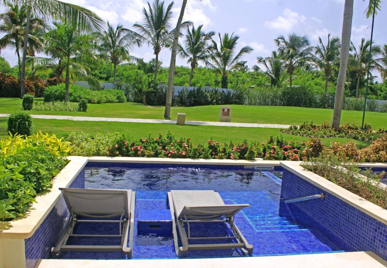 Catalonia Royal Bavaro (Adults Only) Hotel Punta Cana Exterior photo A private pool at the Four Seasons Resort